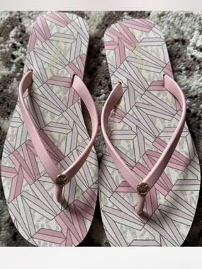 Michael Kors Pink Geometric Pattern Flip Flop Sandals